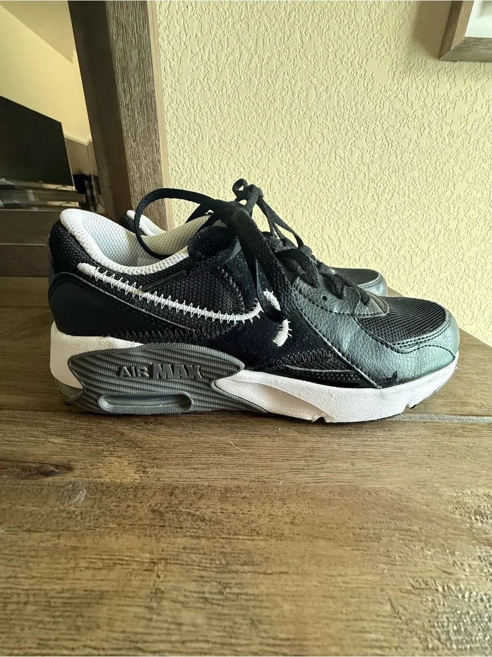 Nike Air Max Boys Black/White Low-Top Sneaker